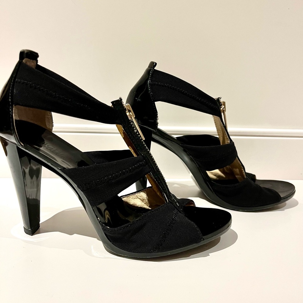 Michael Kors Women's Berkley Sandal Size 6 Heels Gold Zip T-Strap Black Leather